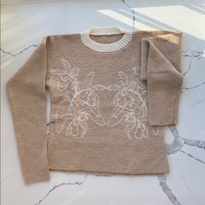 Sweatshirt beige with flower design.